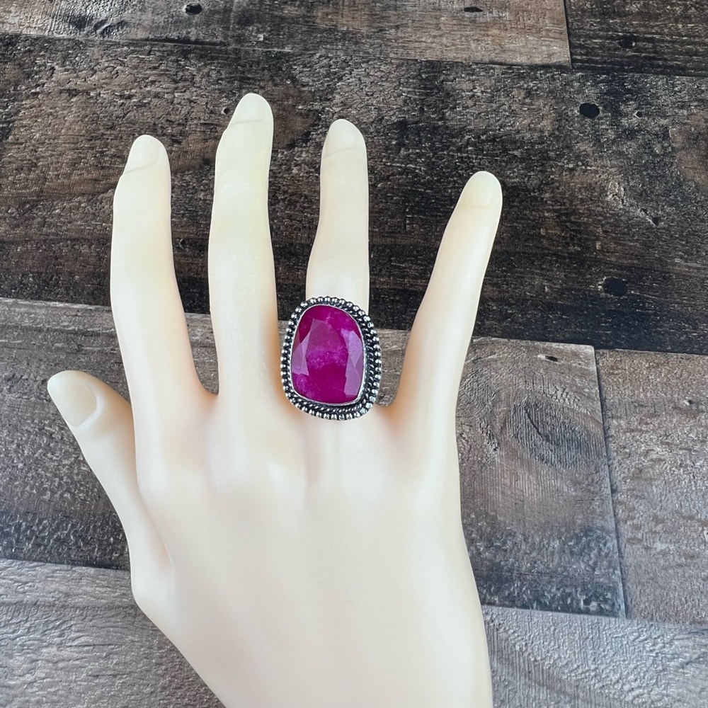 New Enhanced Ruby Faceted Stone Silver Overlay Ring Size 7.75 - Picture 10 of 10